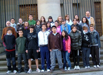 Los alumnos y Fernando Aznar, profesor de Qumica