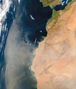 Imagen de satélite de una tormenta de arena en el Sahara.
